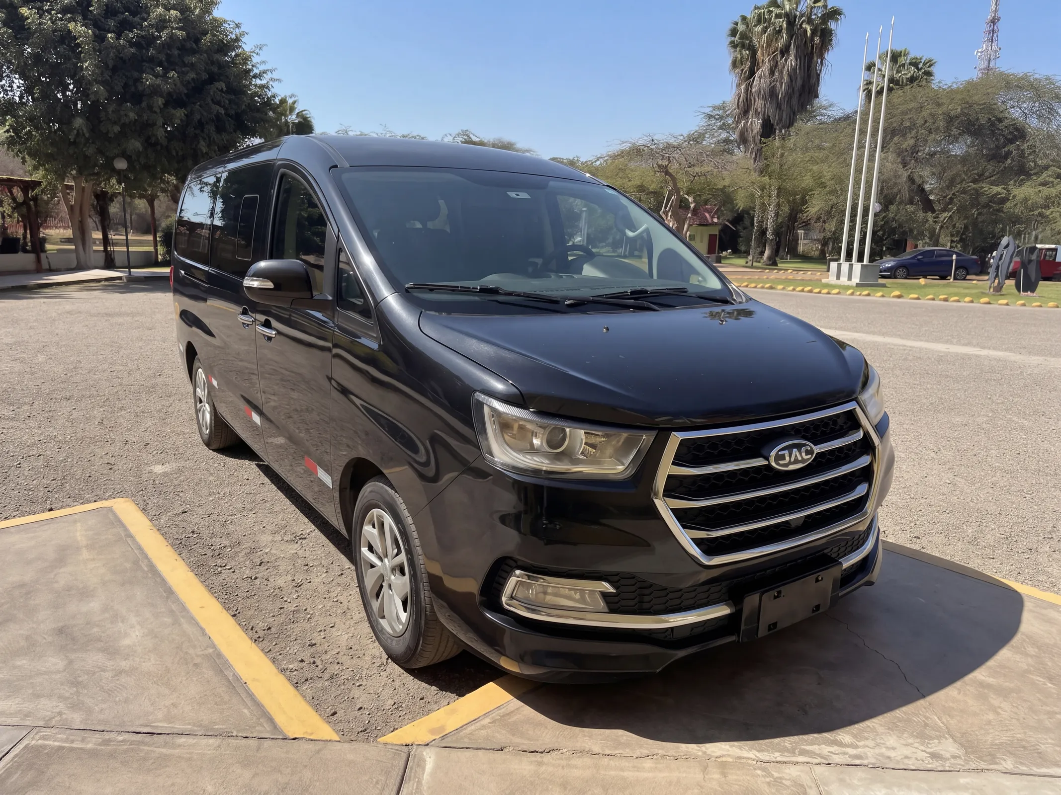 Flota de vans, supervans y autos con conductor